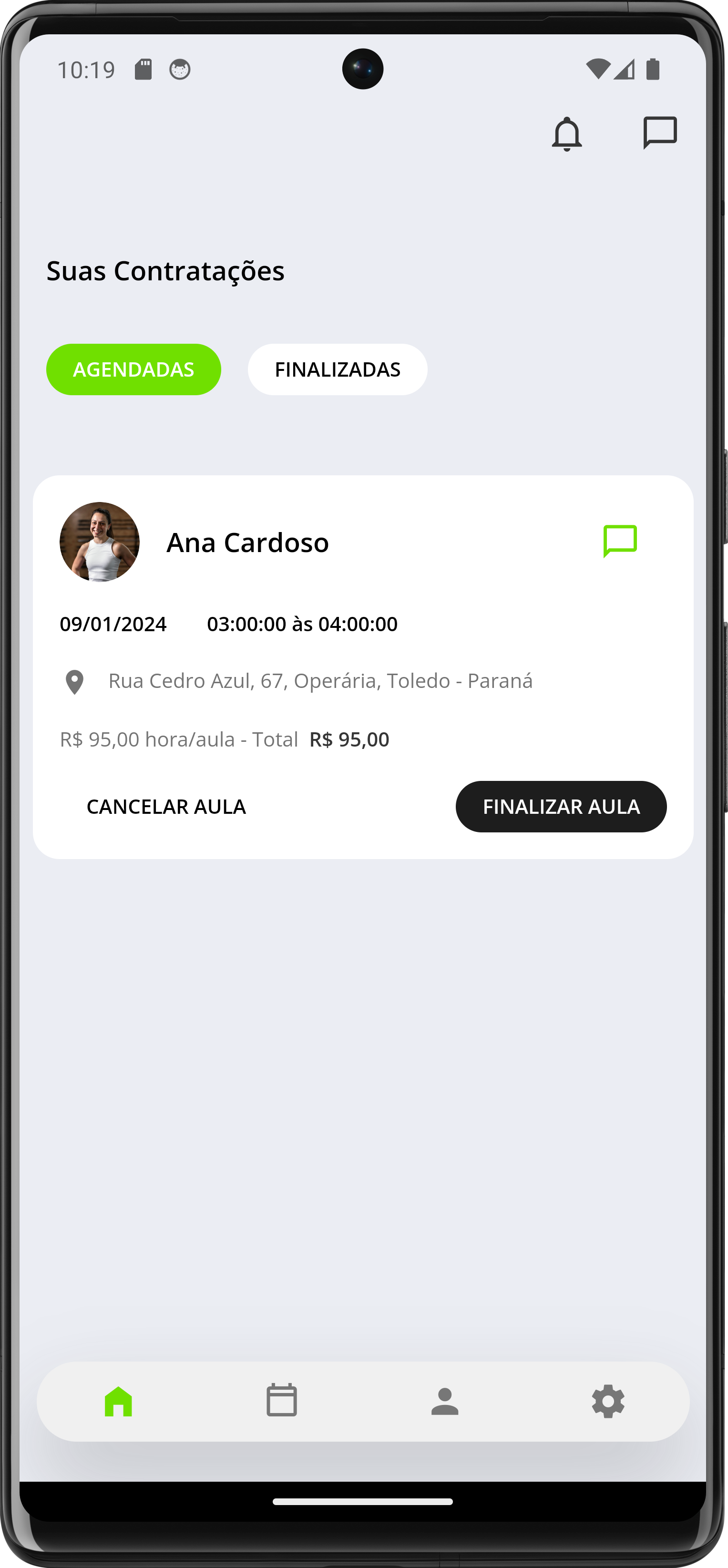 Image do app no celular com a tela com uma lista de personais